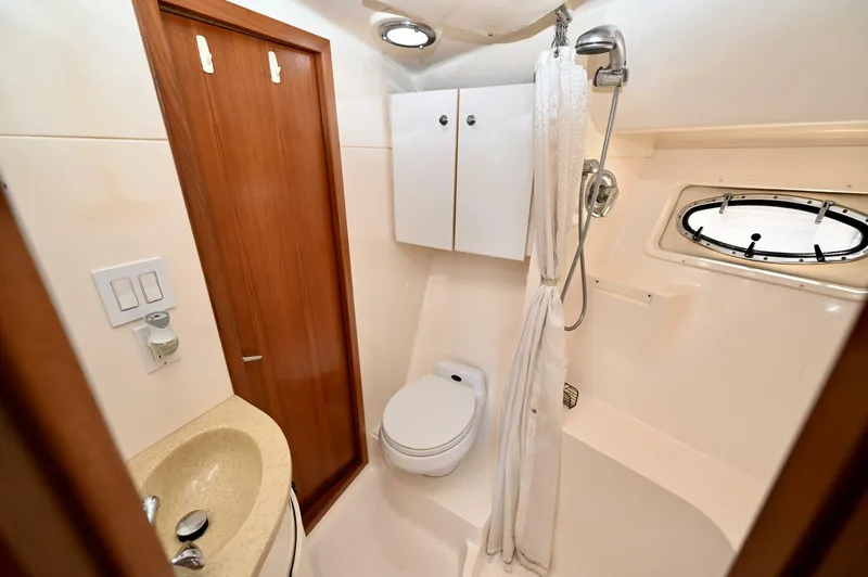 Slide: The Image of Tiara 3500 Express 2000 - 5823092