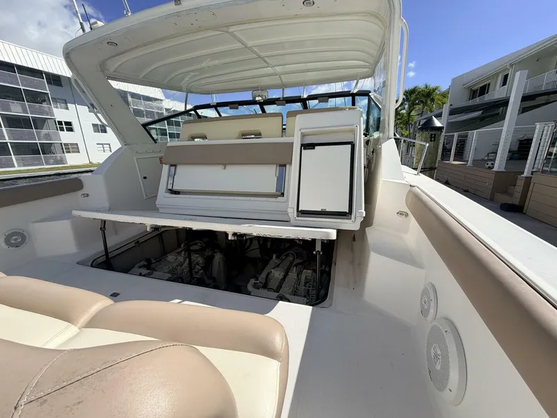 Slide: The Image of Tiara 3500 Express 2000 - 5823094