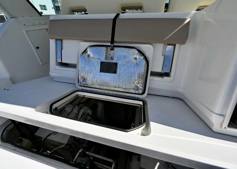 Slide: The Image of Tiara 3500 Express 2000 - 5823095