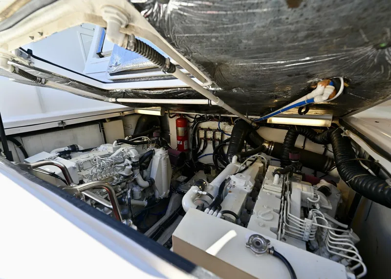 Slide: The Image of Tiara 3500 Express 2000 - 5823096