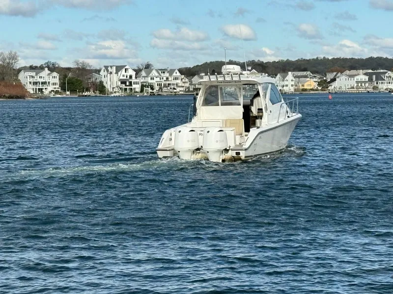 Slide: The Image of Pursuit OS 325 Offshore 2017 - 5768544