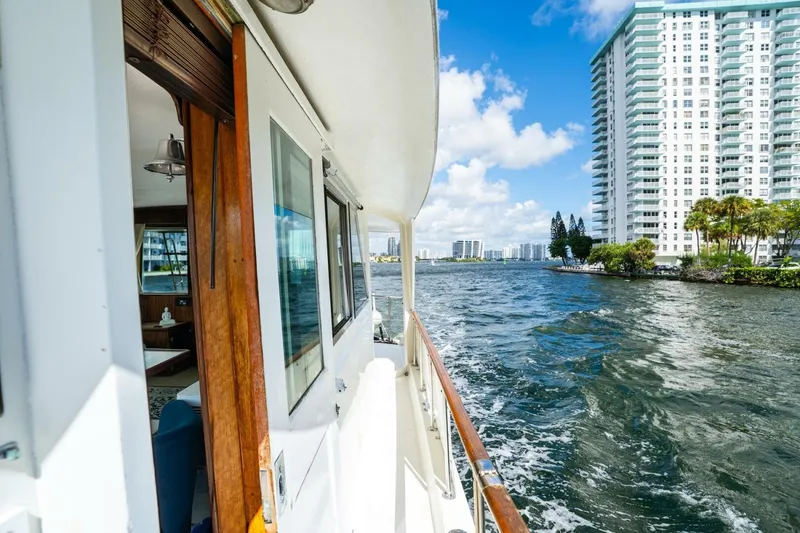 Slide: The Image of Hatteras 53 Yacht Fisherman 1978 - 5771483