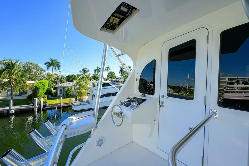 Slide: The Image of Enclosed Flybridge - 7674116