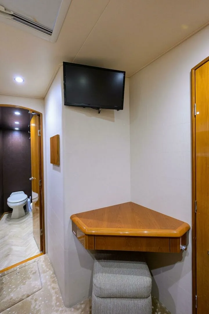 Slide: The Image of Guest Cabin Head - 7674105