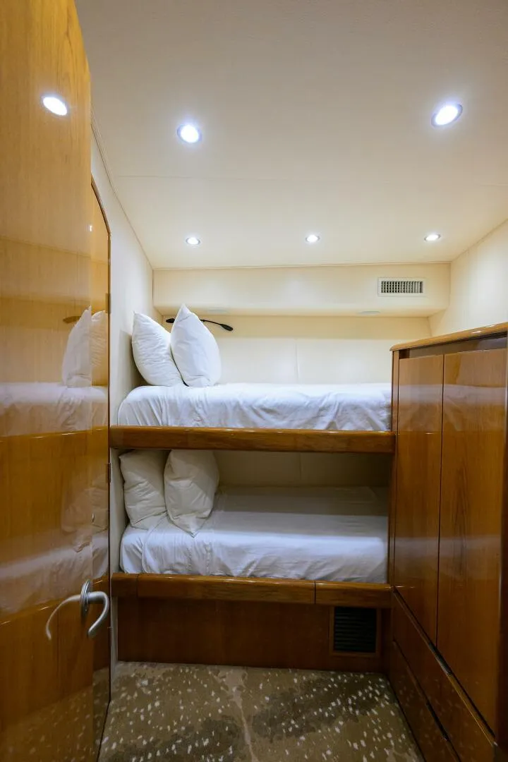 Slide: The Image of Guest Cabin  - 5770896