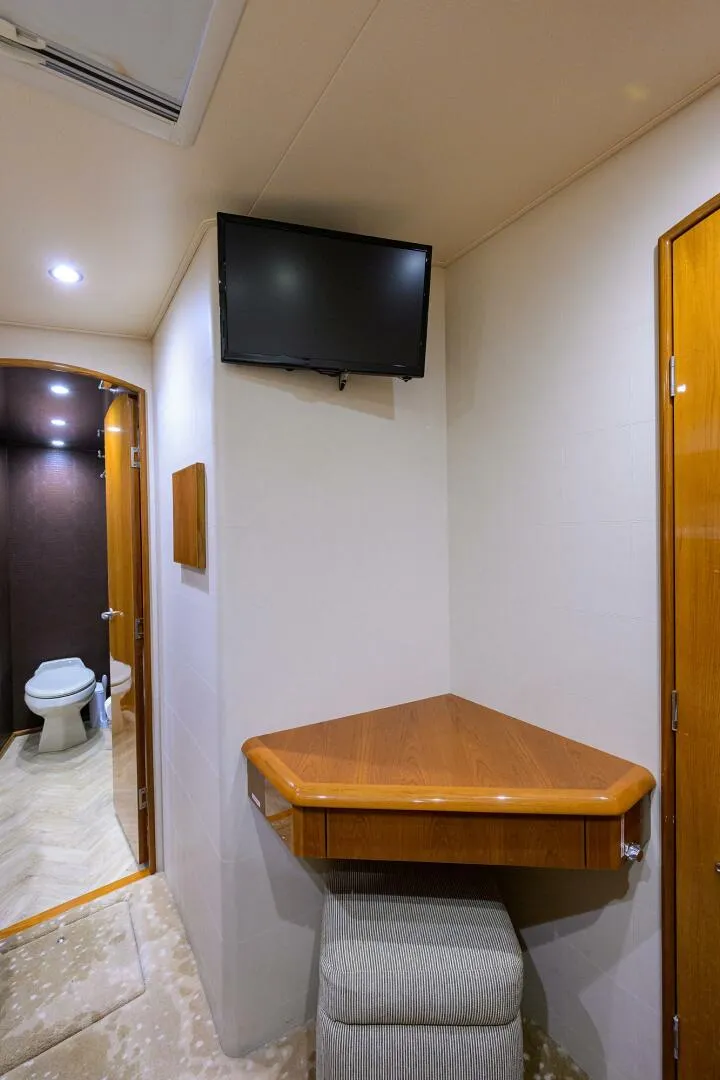 Slide: The Image of  Guest Cabin Head - 5770908