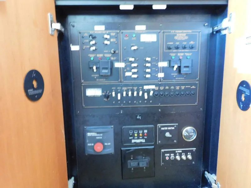 Slide: The Image of Cruisers 3750 Motoryacht 2003 - 5772546