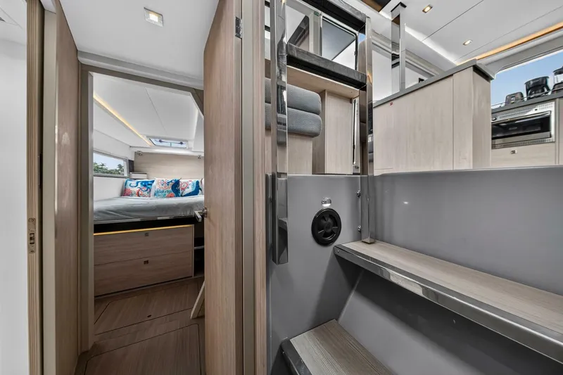 Slide: The Image of Leopard 45 2021 - 5771190