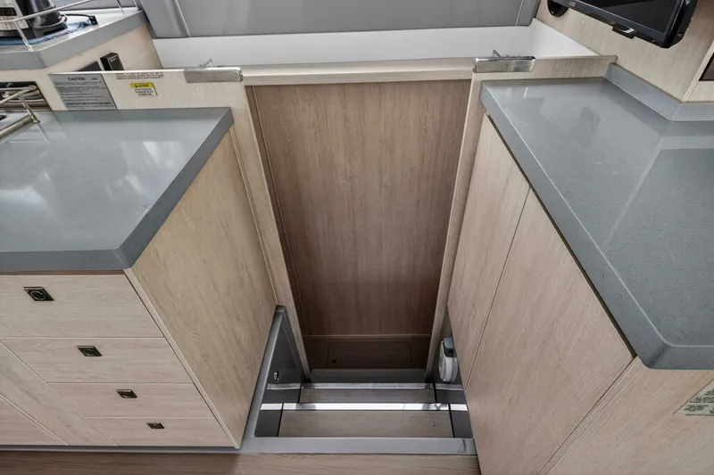 Slide: The Image of Leopard 45 2021 - 5771224