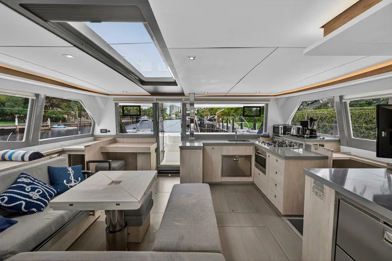 Slide: The Image of Leopard 45 2021 - 5771238