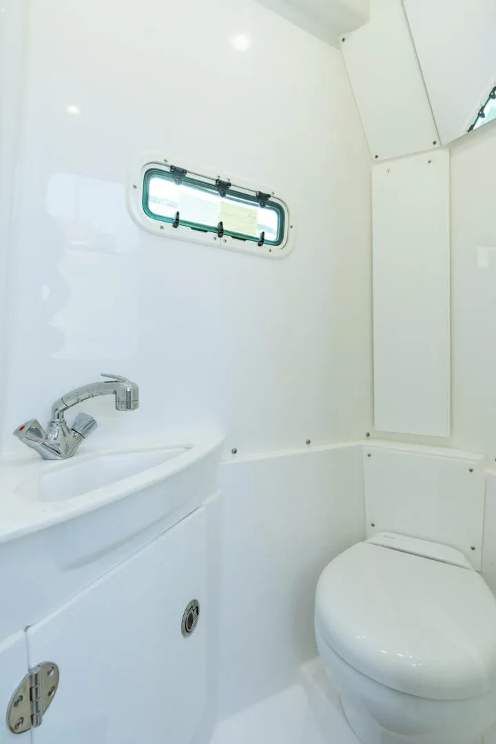 Slide: The Image of Everglades 375 Center Console 2025 - 5789008