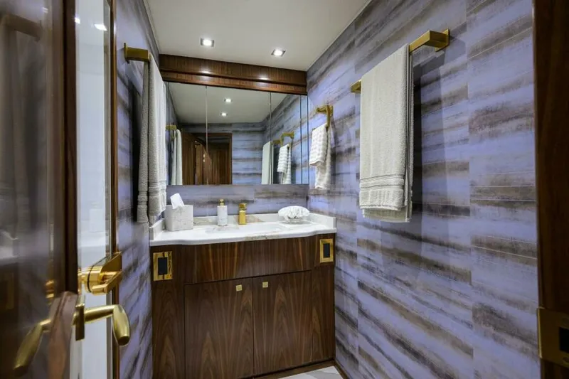 Slide: The Image of Viking 80 - KEMOSABE - Forward Head 2024 Viking 80 Convertible KEMOSABE - 5771941