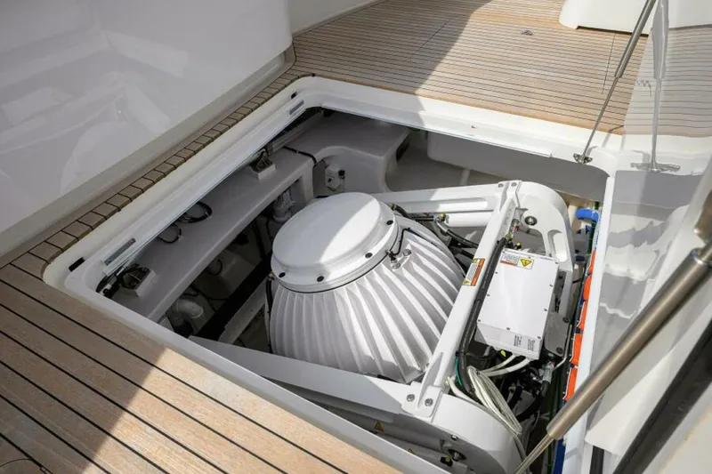 Slide: The Image of Viking 80 - KEMOSABE - Cockpit 2024 Viking 80 Convertible KEMOSABE - 5771960