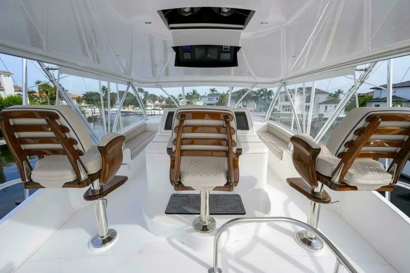 Slide: The Image of Viking 80 - KEMOSABE - Helm 2024 Viking 80 Convertible KEMOSABE - 7650472
