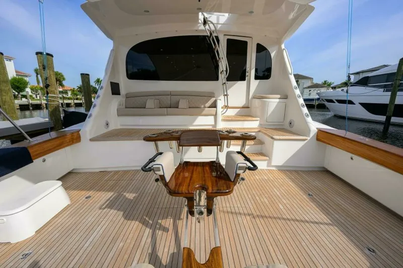 Slide: The Image of Viking 80 - KEMOSABE - Cockpit 2024 Viking 80 Convertible KEMOSABE - 7650478