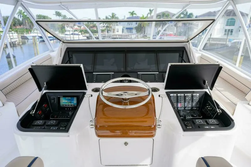Slide: The Image of Viking 80 - KEMOSABE - Helm Electronics 2024 Viking 80 Convertible KEMOSABE - 7650474