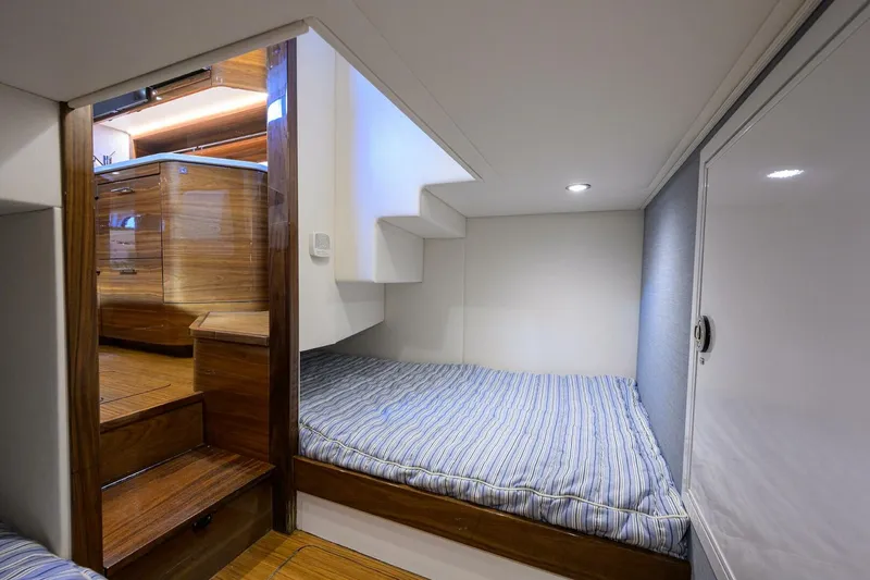 Slide: The Image of Valhalla 55 - LITTLE KEMOSABE - Guest Stateroom - 5772226