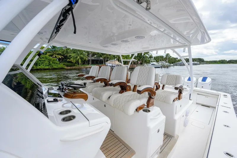 Slide: The Image of Valhalla 55 - LITTLE KEMOSABE - Helm Seating - 5772233