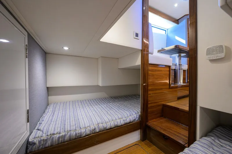 Slide: The Image of Valhalla 55 - LITTLE KEMOSABE - Guest Stateroom - 5772225