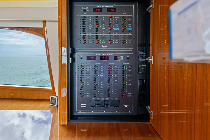 Slide: The Image of 2006 Viking 56 Convertible SUMMER SALT - 5773115