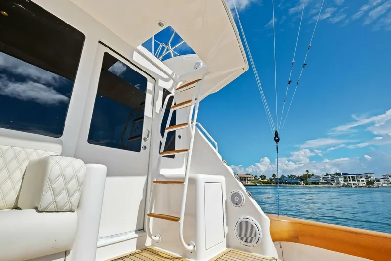 Slide: The Image of 2006 Viking 56 Convertible SUMMER SALT - 5773142