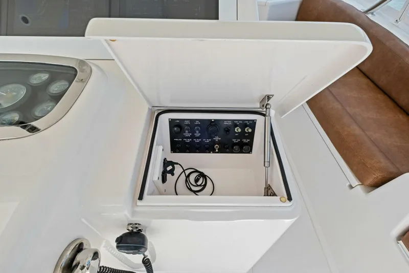 Slide: The Image of 2006 Viking 56 Convertible SUMMER SALT - 5773155