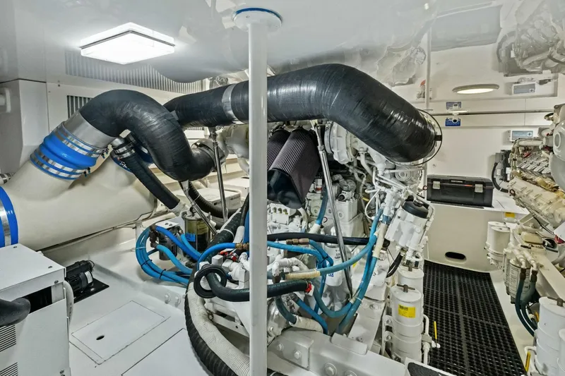 Slide: The Image of 2006 Viking 56 Convertible SUMMER SALT - 5773163