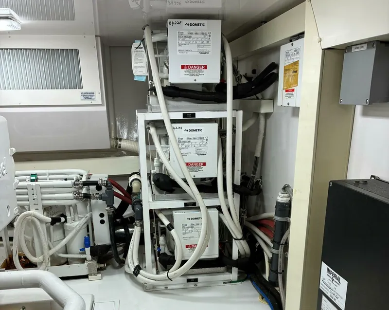 Slide: The Image of 2006 Viking 56 Convertible SUMMER SALT - 5819541