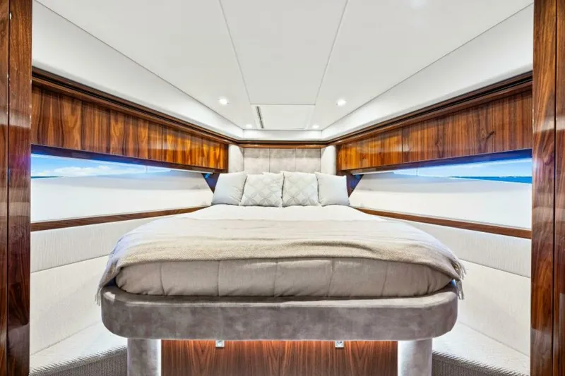 Slide: The Image of Riviera 5400 Sport Yacht Platinum Edition 2022 - 5772675