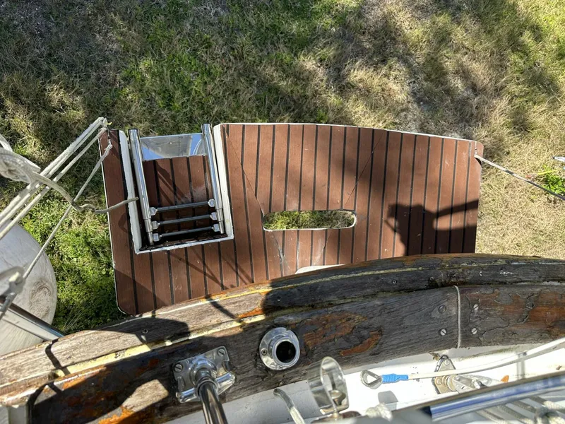 Slide: The Image of Fold-out Swim Platform - 5780284