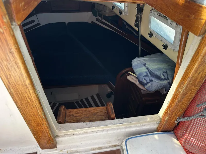 Slide: The Image of Aft Cabin Access from Cockpit - 5780303