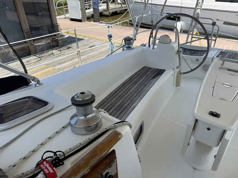 Slide: The Image of Beneteau 43 Cockpit - 6204032
