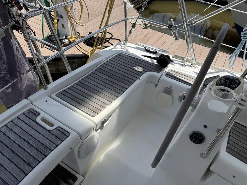 Slide: The Image of Beneteau 43 Port helm seat - 6204033