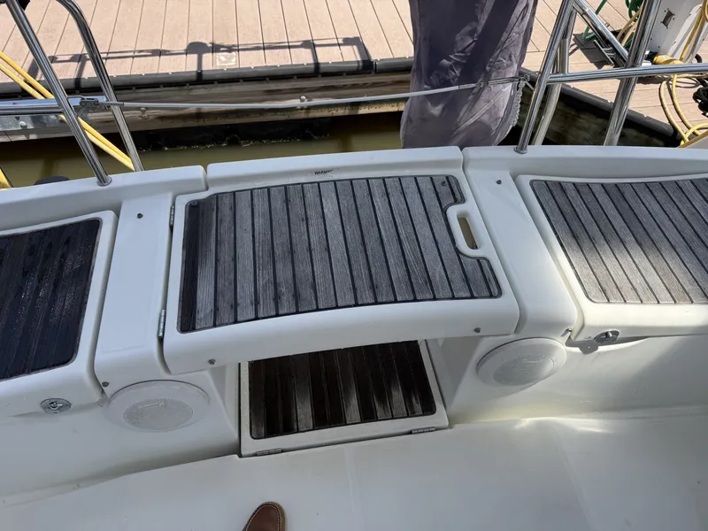 Slide: The Image of Beneteau 43 Walk Through Transom - 6204034