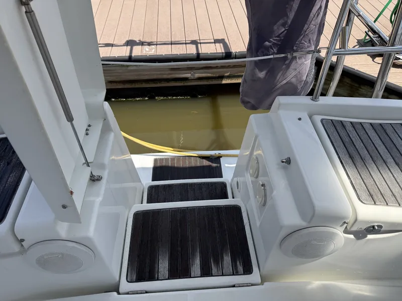Slide: The Image of Beneteau 43 Walk Through Transom - 6204035
