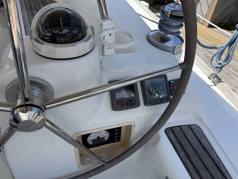 Slide: The Image of Beneteau 43 Starboard Helm - 6204037