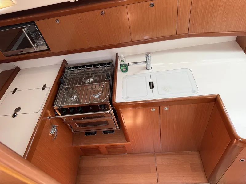 Slide: The Image of Beneteau 43 Galley - 6204039