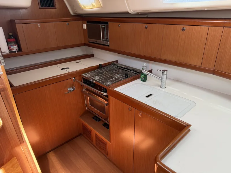Slide: The Image of Beneteau 43 Galley - 6204040