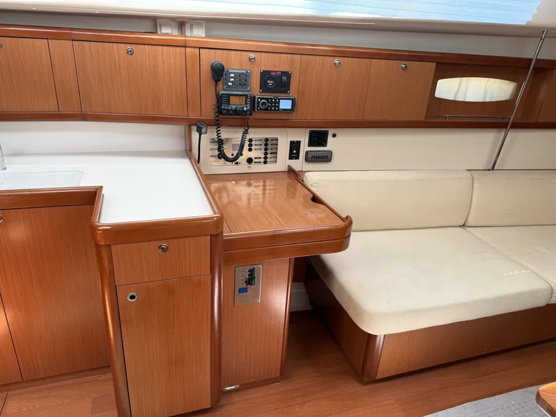 Slide: The Image of Beneteau 43 Nav Station - 6204041