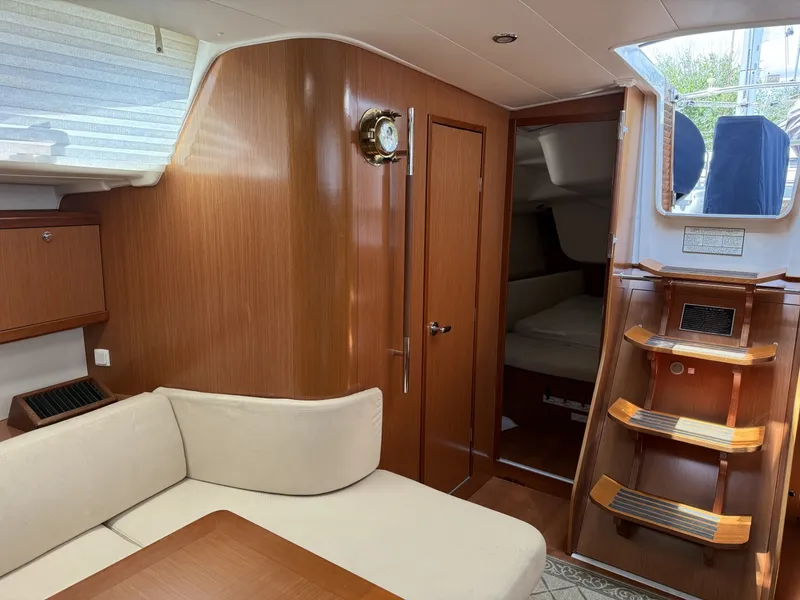 Slide: The Image of Beneteau 43 Looking aft - 6204044