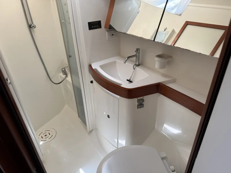 Slide: The Image of Beneteau 43 Aft head w/ Shower stall - 6204046