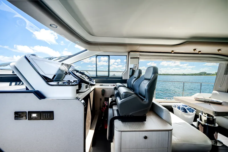 Slide: The Image of Azimut 60 Flybridge 2021 - 5820479