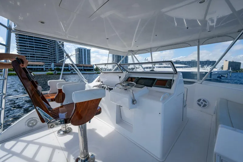 Slide: The Image of Viking 52 QUALIFIER - Flybridge 2006 Viking 52 Convertible QUALIFIER - 5776470