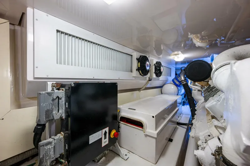 Slide: The Image of Viking 52 QUALIFIER - Engine Room 2006 Viking 52 Convertible QUALIFIER - 5776481