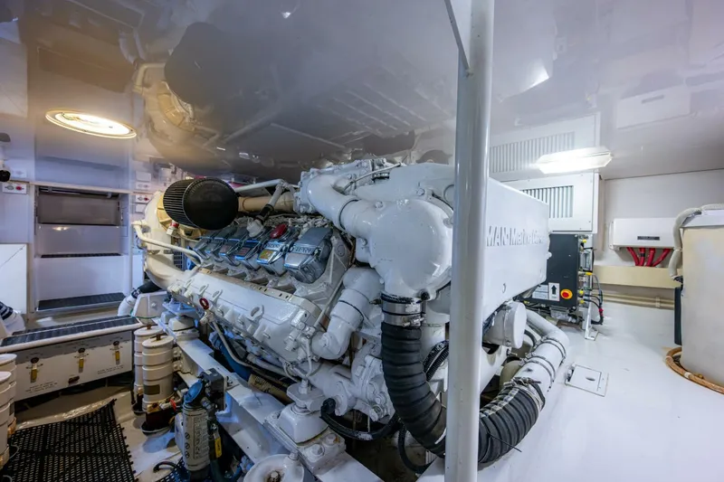 Slide: The Image of Viking 52 QUALIFIER - Engine Room 2006 Viking 52 Convertible QUALIFIER - 5776482