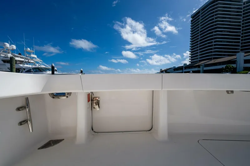 Slide: The Image of Viking 52 QUALIFIER - Cockpit 2006 Viking 52 Convertible QUALIFIER - 5776478