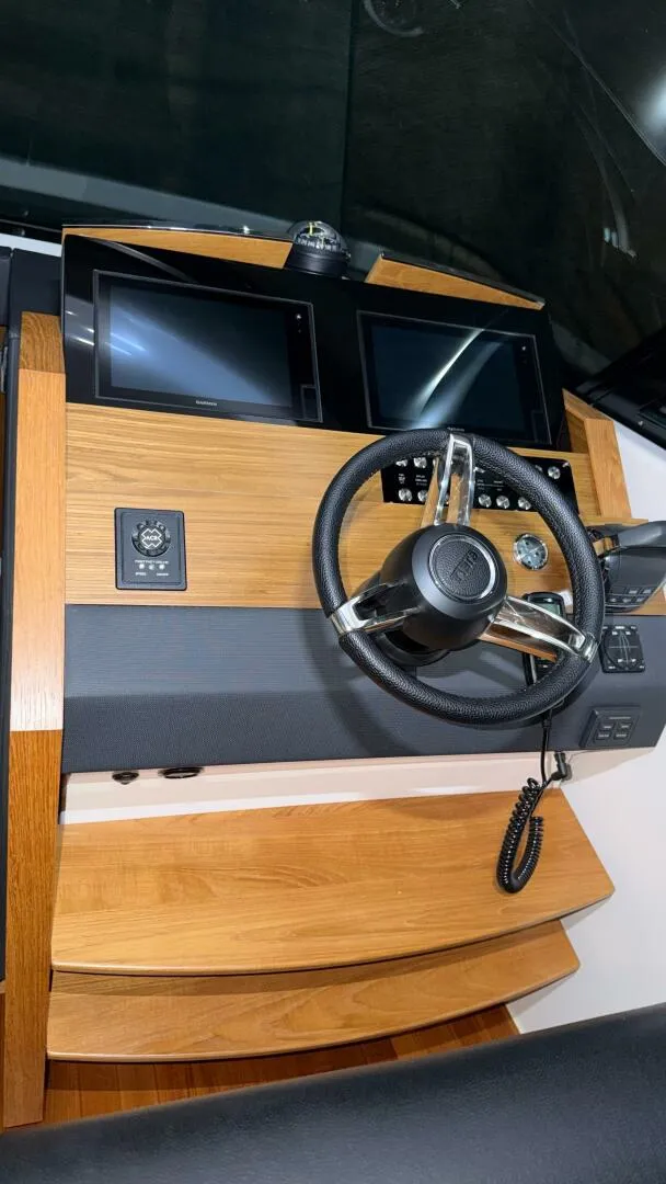 Slide: The Image of Tiara 44 2018 - 5785249