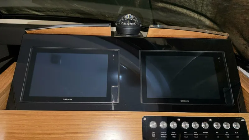 Slide: The Image of Tiara 44 2018 - 5785250