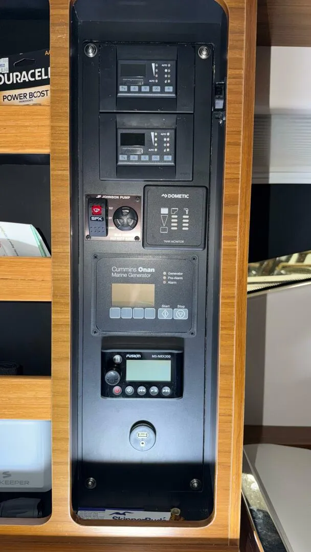 Slide: The Image of Tiara 44 2018 - 5785247