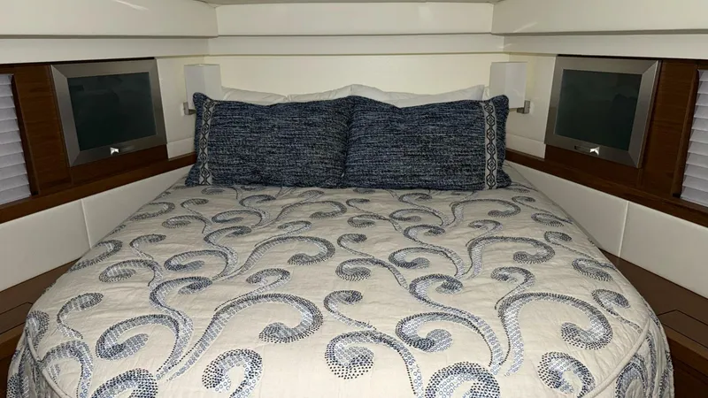 Slide: The Image of Tiara 44 2018 - 5785254